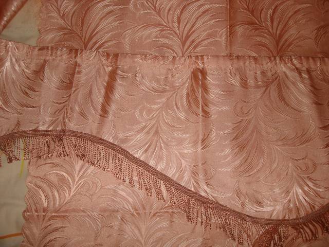 Нов Шторы 2 полотна + ламбекен 1000р . Разности