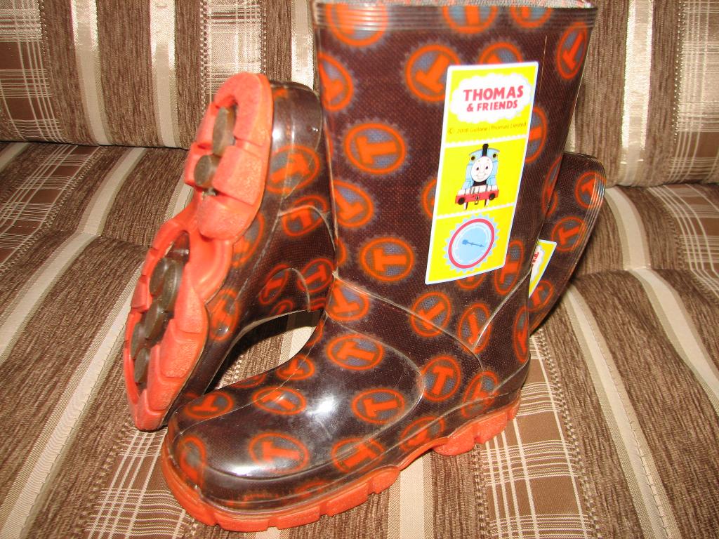 Сапоги резиновые р.26(16-16,5см) цена 250р.. Детская обувь