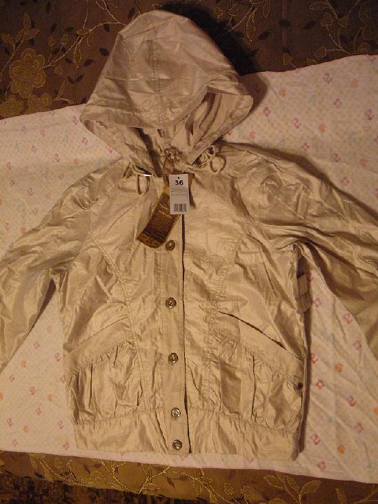 Ветровка ТО 36р. идет на наш 44р.. 