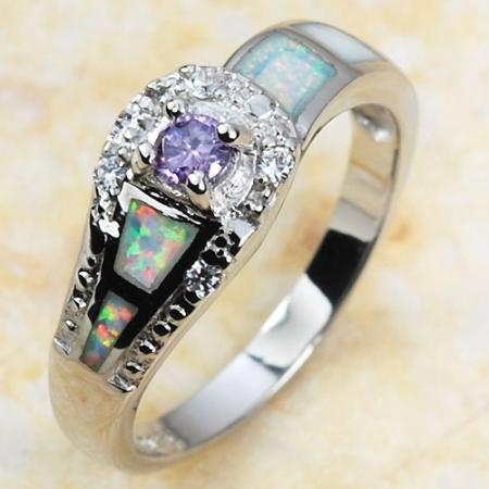 кольцо с белыми топазами и белым опалом, р.6. . белый