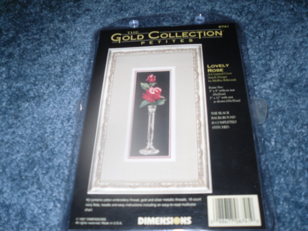 06741 Lovely Rose. Dimensions Gold Petites 1