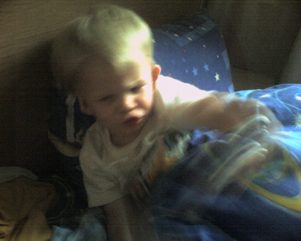 не уйду из маминой кроватки!. лето 2010