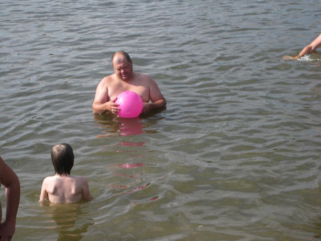 '...и как с 'этим' бороться???...'. Доча 'выкупывает' папу