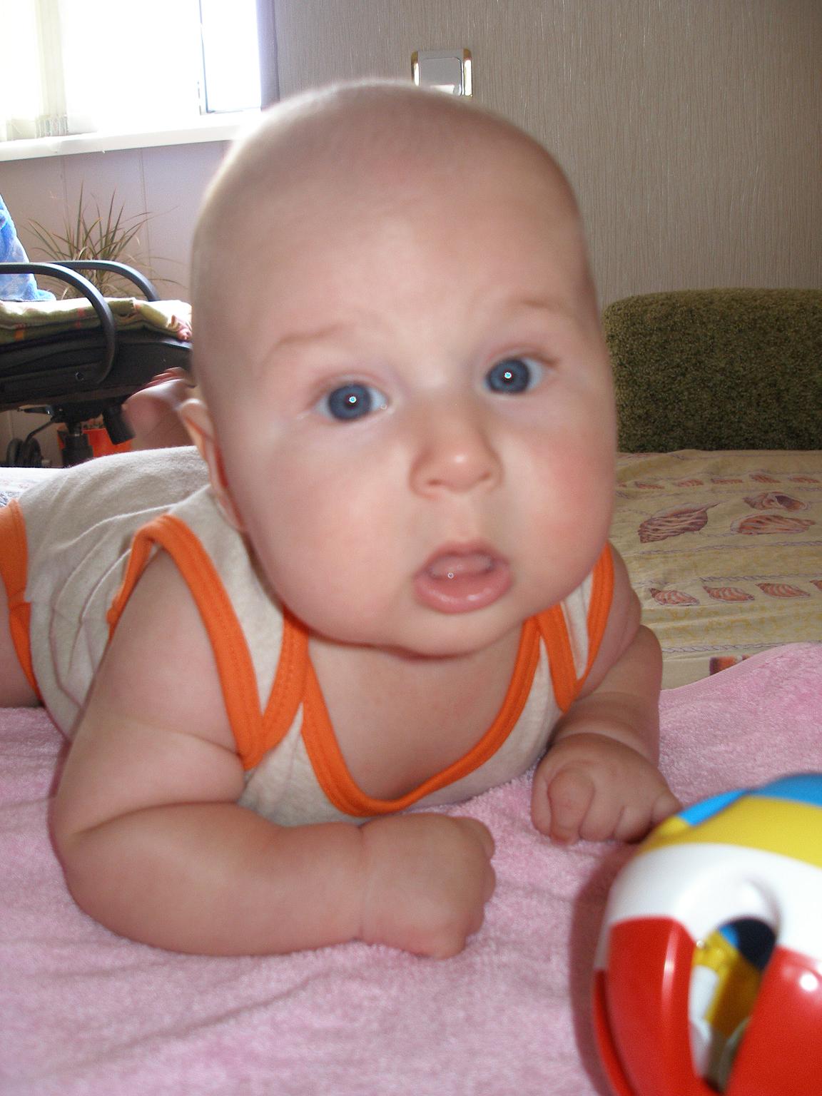 Алёше почти 4 месяца. Алёша