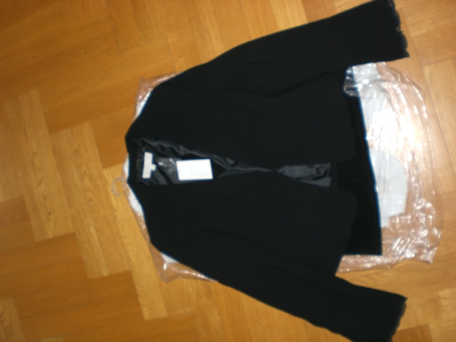 пиджак черны с кружевом 44. 