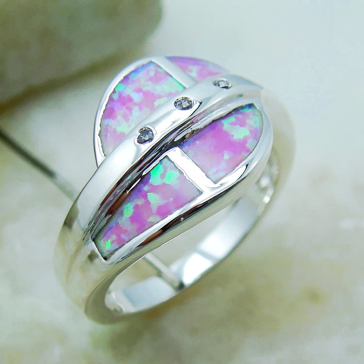 серебряное кольцо 925 пробы с розовым опалом, р.7. розовый