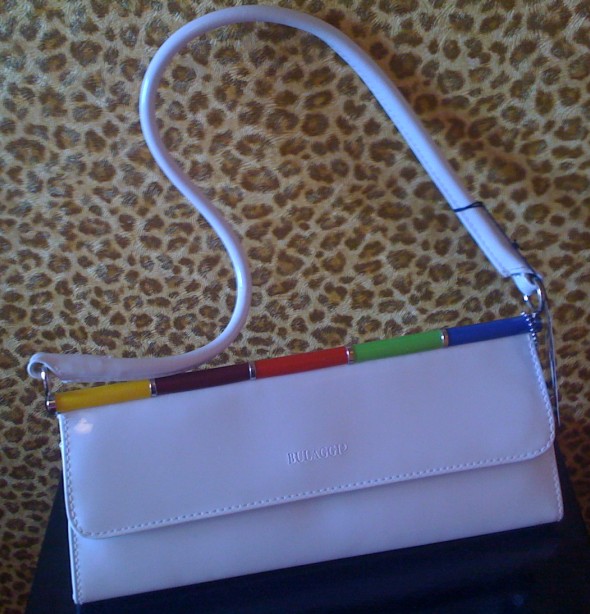 БЕЛАЯ МАЛЕНКАЯ ЛАКОВАЯ СУМОЧКА-НОВАЯ-2000. ЗАБРАЛИ