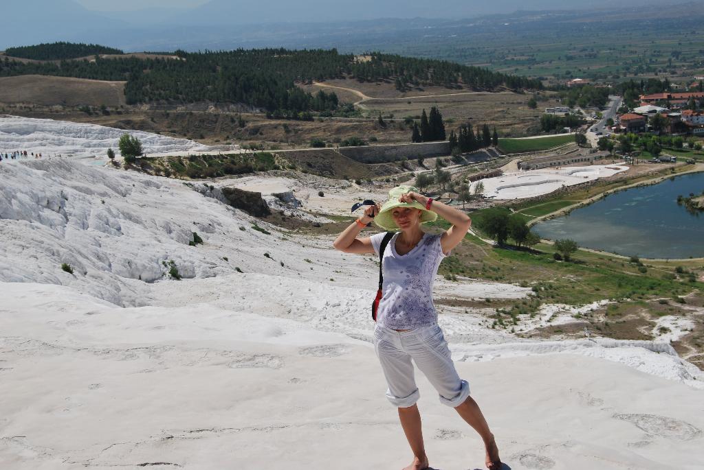 Памуккале. Вид на бальнеологический курорт.. Мармарис_2010