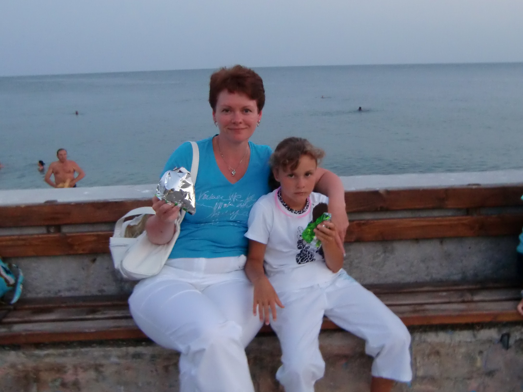 Баловалась мороженкой иногда. 