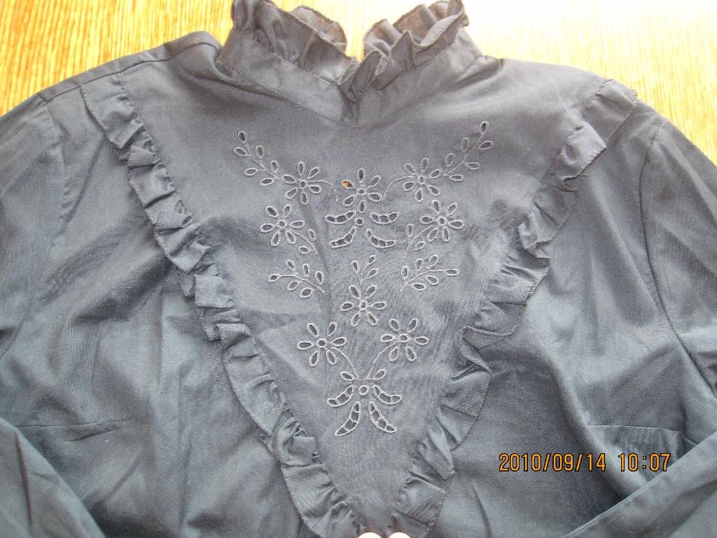 новая,внутренние бирки на месте. РУМЫНИЯ 164-92. Одежда разная - подростковая на девочку и взрослая , шапки,кепки