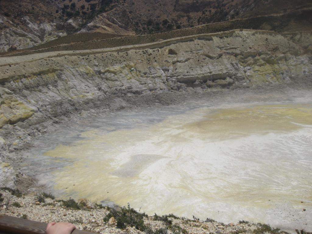 в жерле вулкана. Коллаж из путешествий