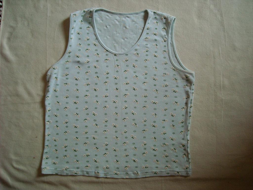 Маечка с цветами голубая. Футболки