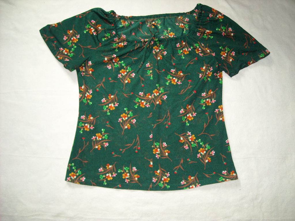 Зеленая футболка. Футболки