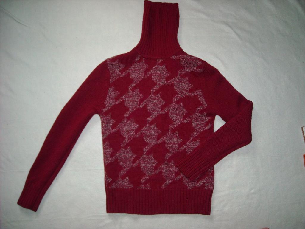 Шерстяной красный свитер. Кофты
