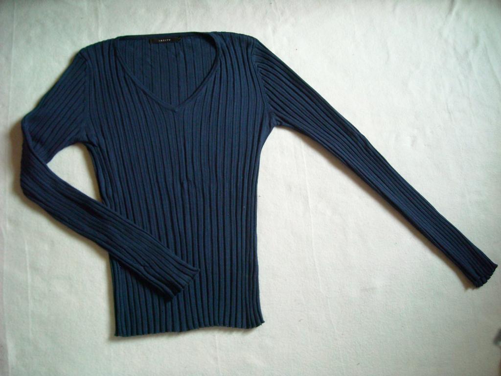 Кофта с V-образным вырезом. Кофты