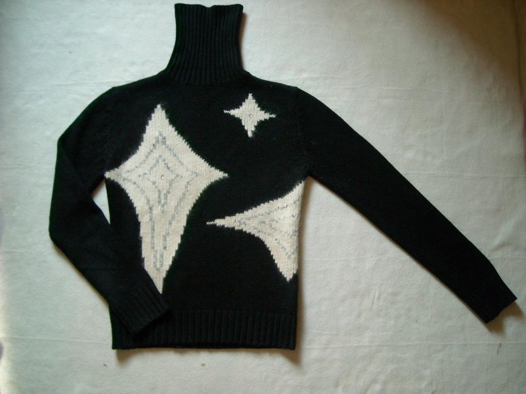 Теплый свитер черный. Кофты