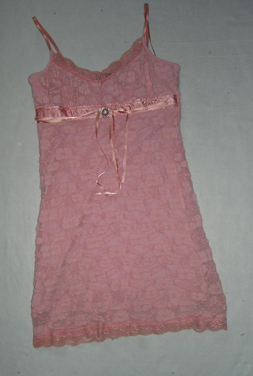 Ажурное розовое платье. Платья