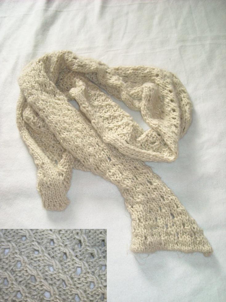 Светлый шарф. Шарфы