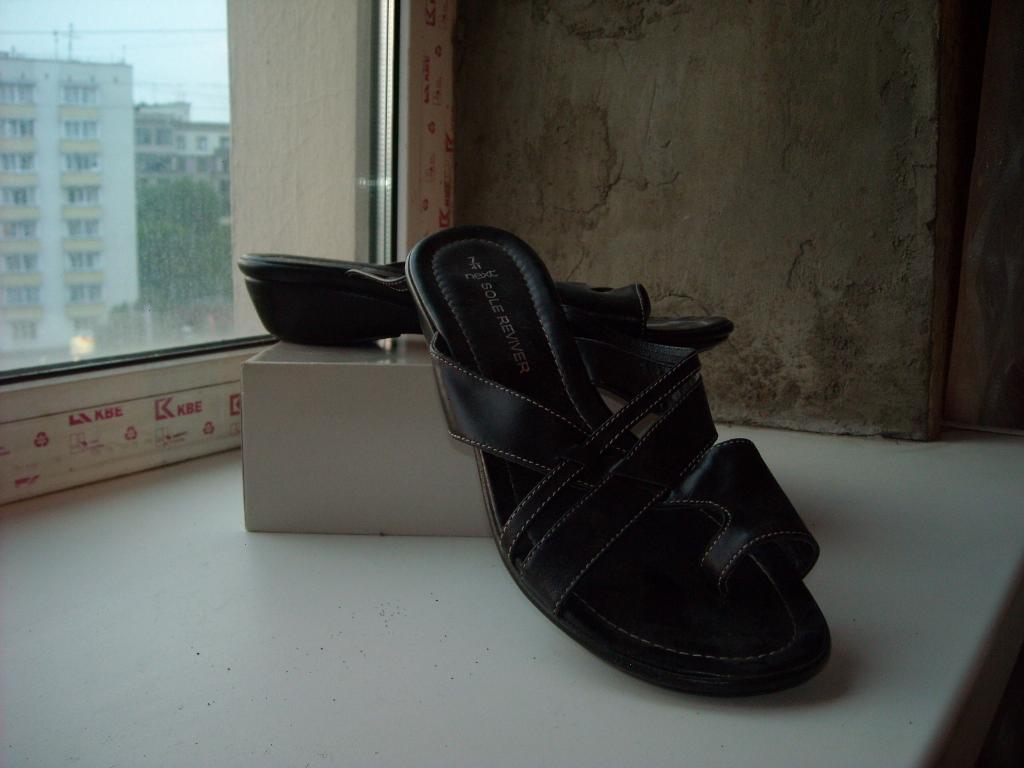 Шлепанцы черные. Обувь 41 размера