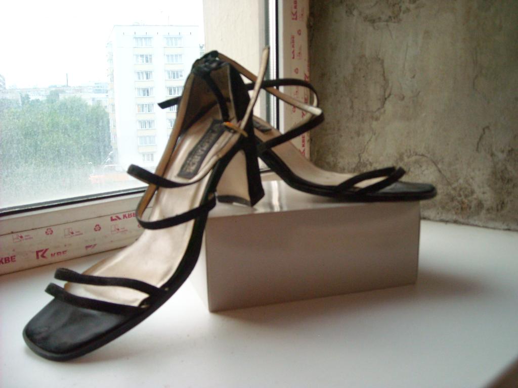 Черные на высоком каблуке. Обувь 41 размера