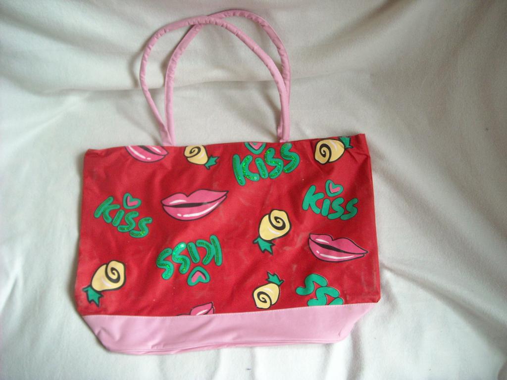 Летняя красная сумка. Сумки