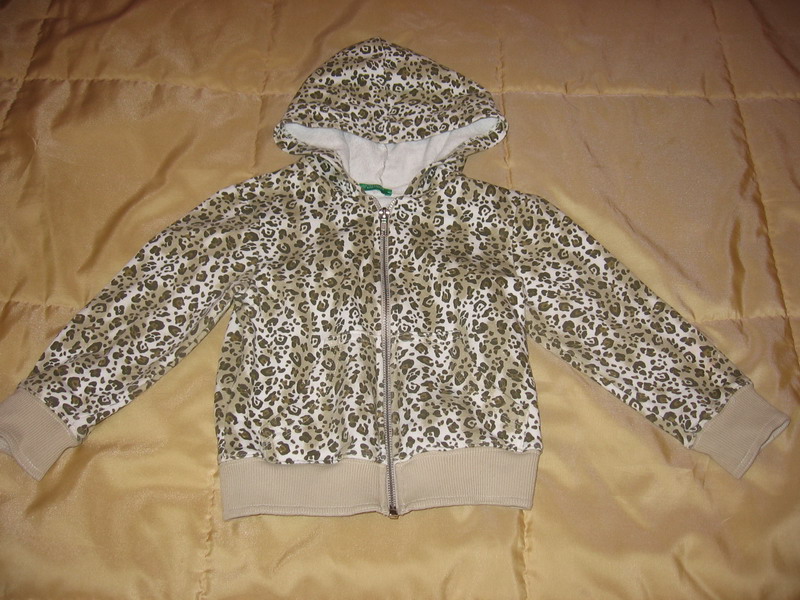 Толстовка Бенетон 3-4г.  200р.. 