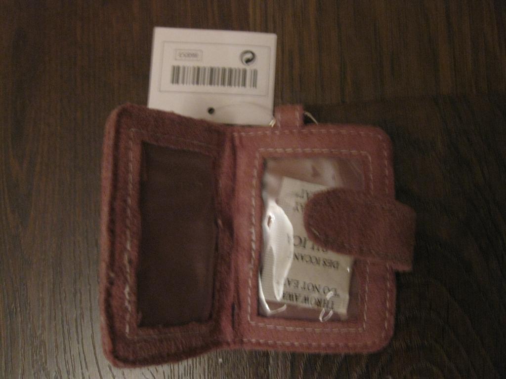 В открытом виде. Парфюмерия, косметика, сумки и аксессуары