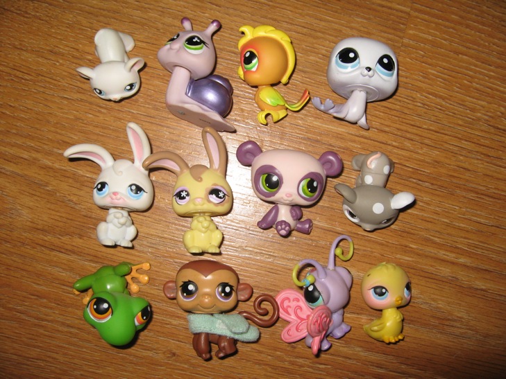 60 штук зверья. ДЕТЯМ-ИГРУШКИ,КНИГИ