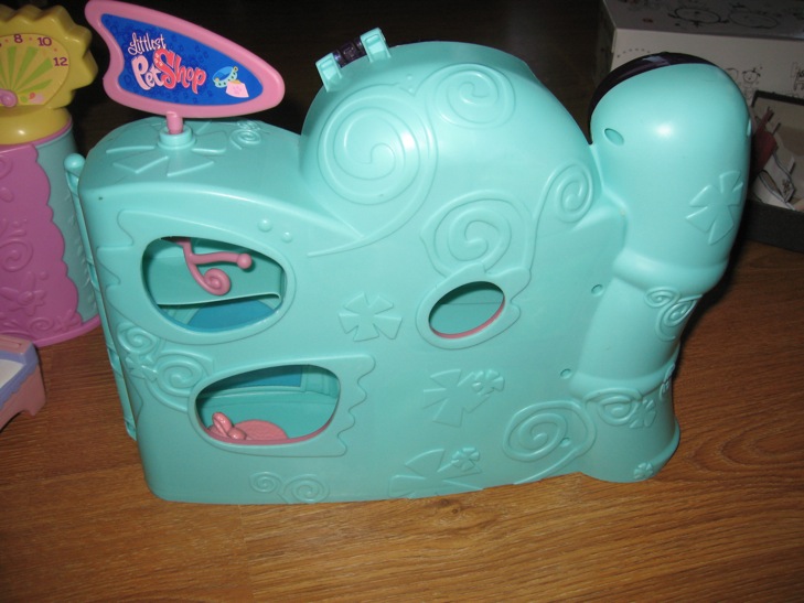 ДЕТЯМ-ИГРУШКИ,КНИГИ