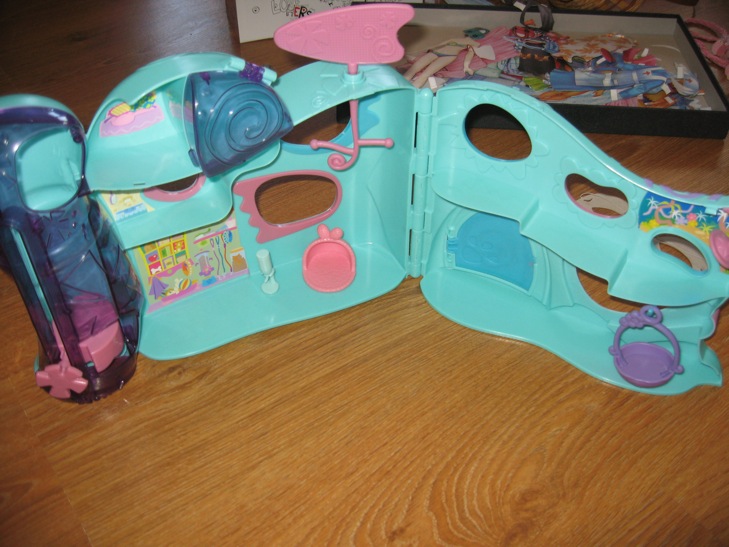 ДЕТЯМ-ИГРУШКИ,КНИГИ