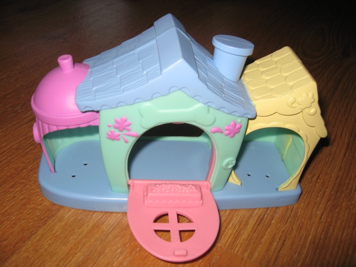 Домик . ДЕТЯМ-ИГРУШКИ,КНИГИ