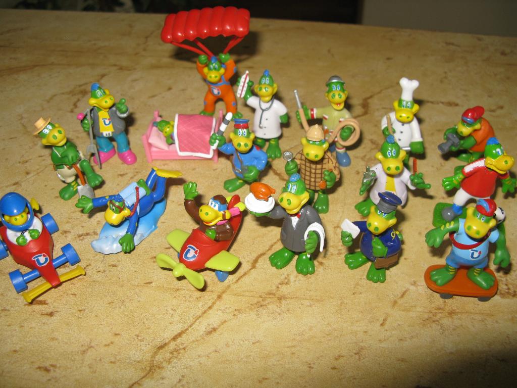 Дино-город и Дино-профессии. Киндеры и Растишка обмен