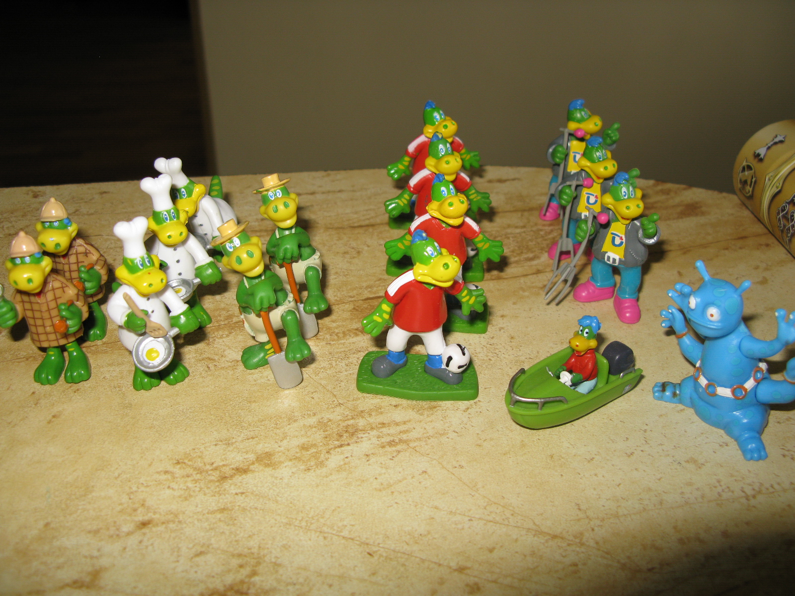 Дино повторы Синего справа нет. Киндеры и Растишка обмен