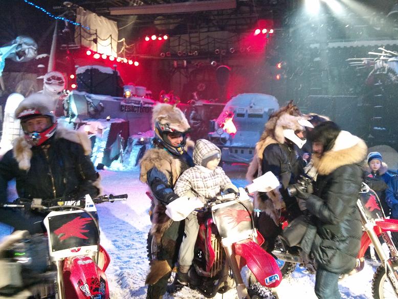 елка у ночных волков 2022. байк елка отзывы. байк елка отзывы. байк-центр sexton елка. байк центр ночные волки новогодняя елка.