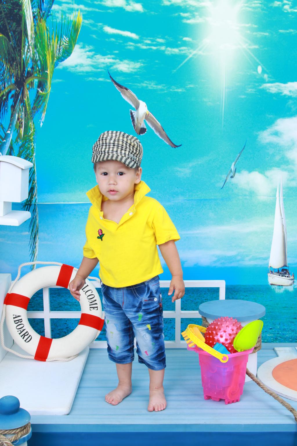 Босоногий и озорной малыш. Всячина