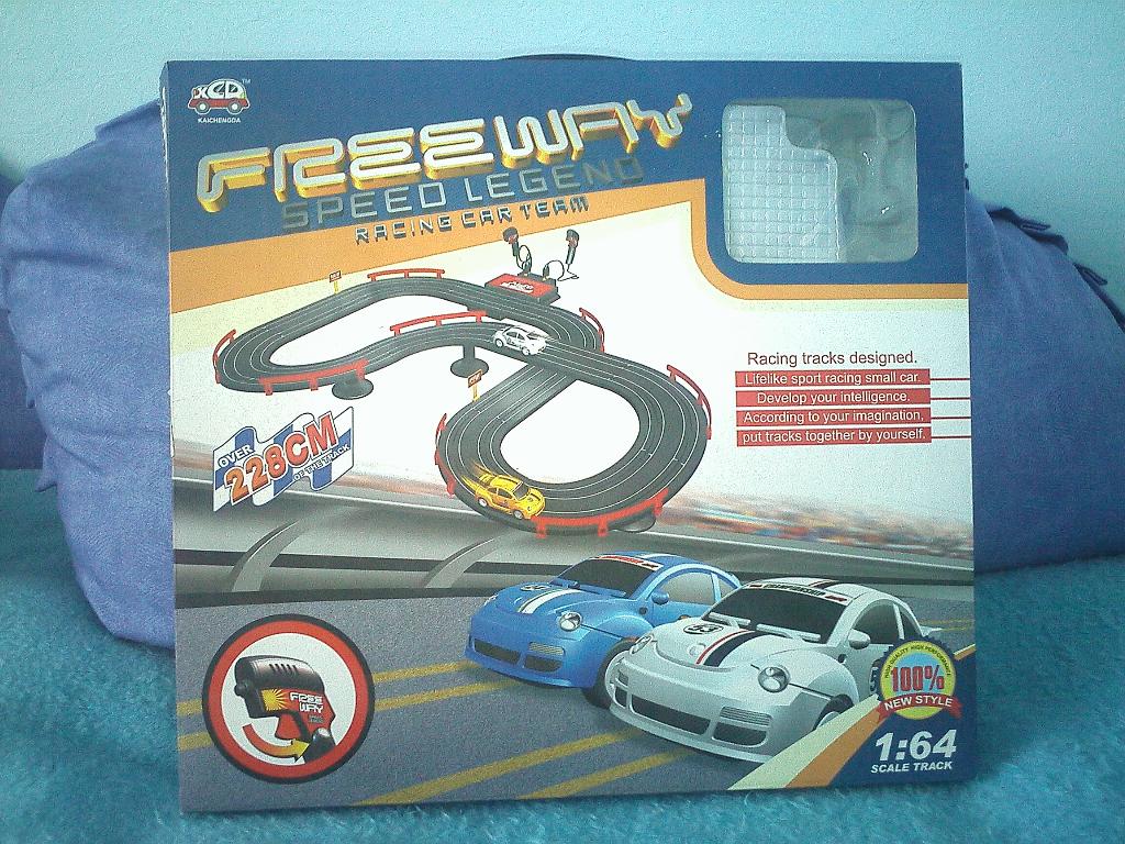 Трек новый в упаковке. Игрушки