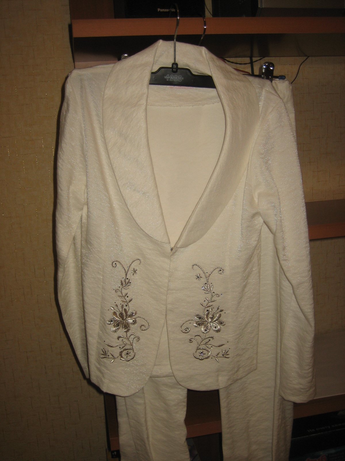 костюм брючный для девочки. 140-146-152