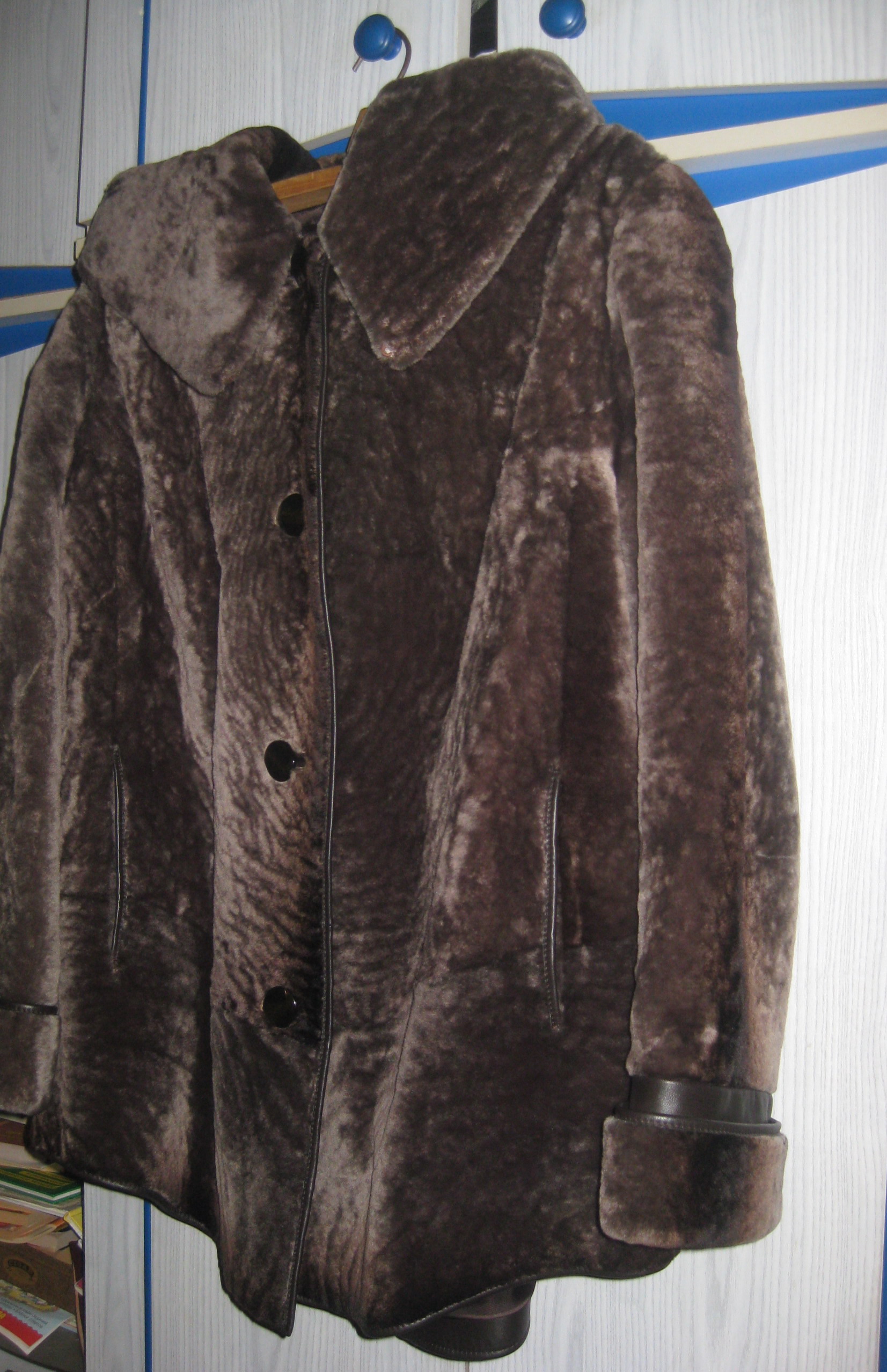 шуба алеф мутон. натуральный утеплитель цигейка. шуба мутоновая цигейка. шуба цигейка алеф. мутон выделка керли.