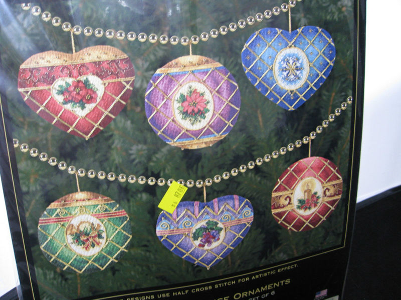 08706 TimelessElegance Ornaments. Dimensions Gold 