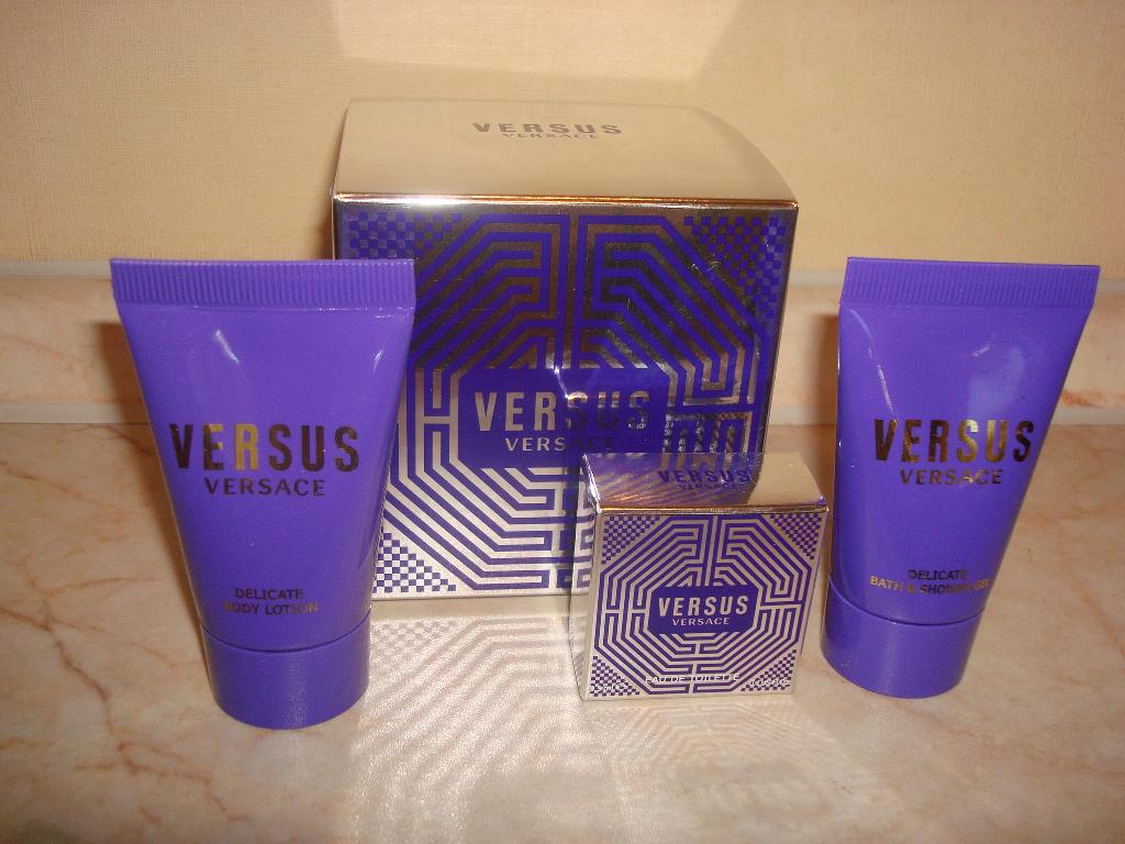Versace Versus New . Наборы косметики... элитка