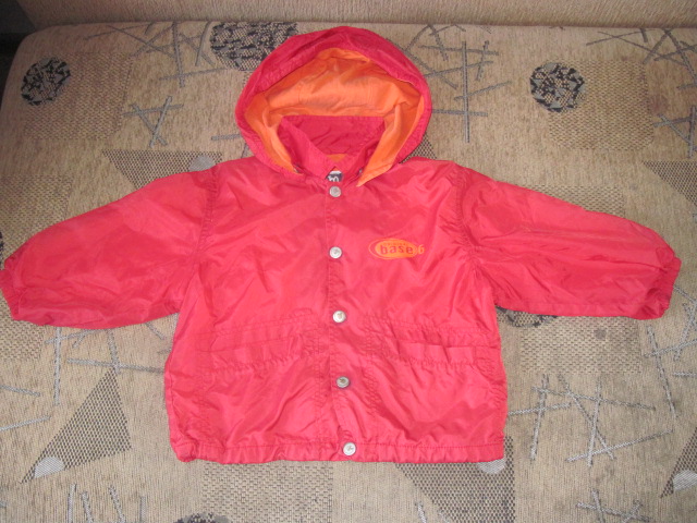 Детские куртки и комбезы