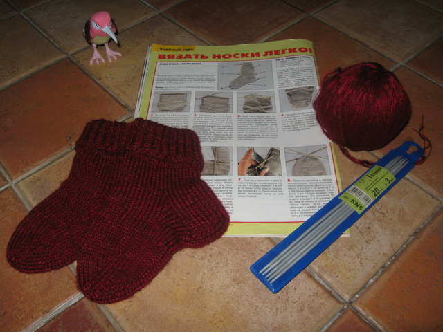 Бордовые носочки для племянницы. Детское