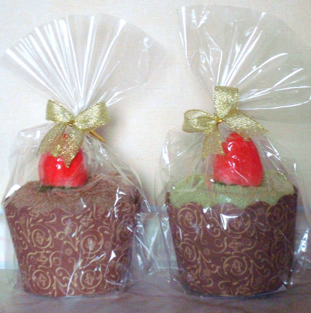 кекс с клубникой (пакет). полотенца в форме ПИРОЖЕННЫХ