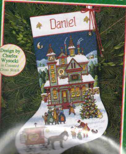 08516 Christmas Past Stocking. Dimensions Gold Petites 1