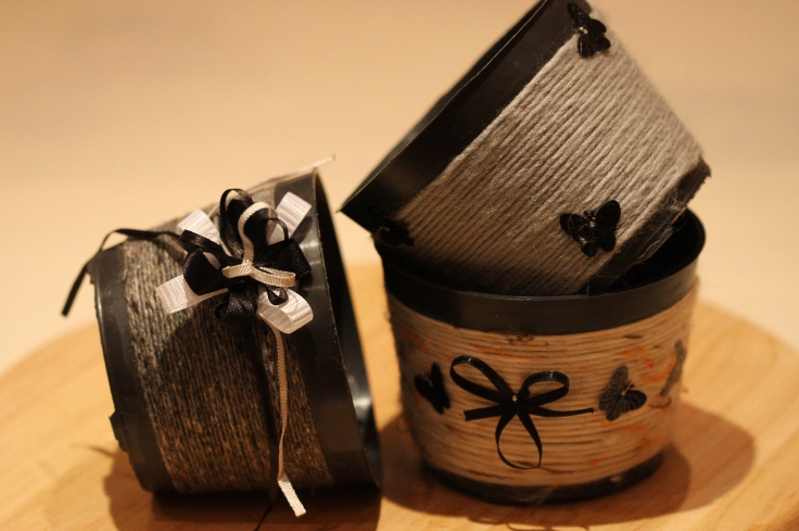 трио в черном. цветочные горшки