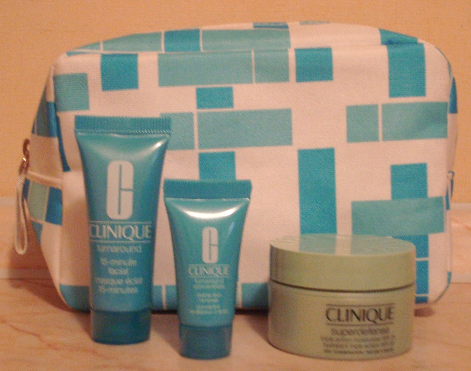 набор КЛИНИК бело-голубой. Наборы косметики... элитка