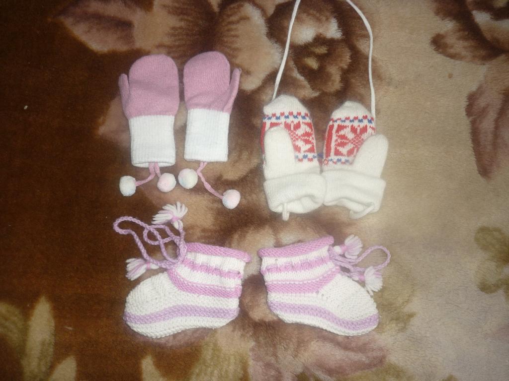 Шапки, варежки, пинетки.