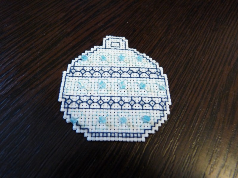 Вышитый шарик. BlackWork