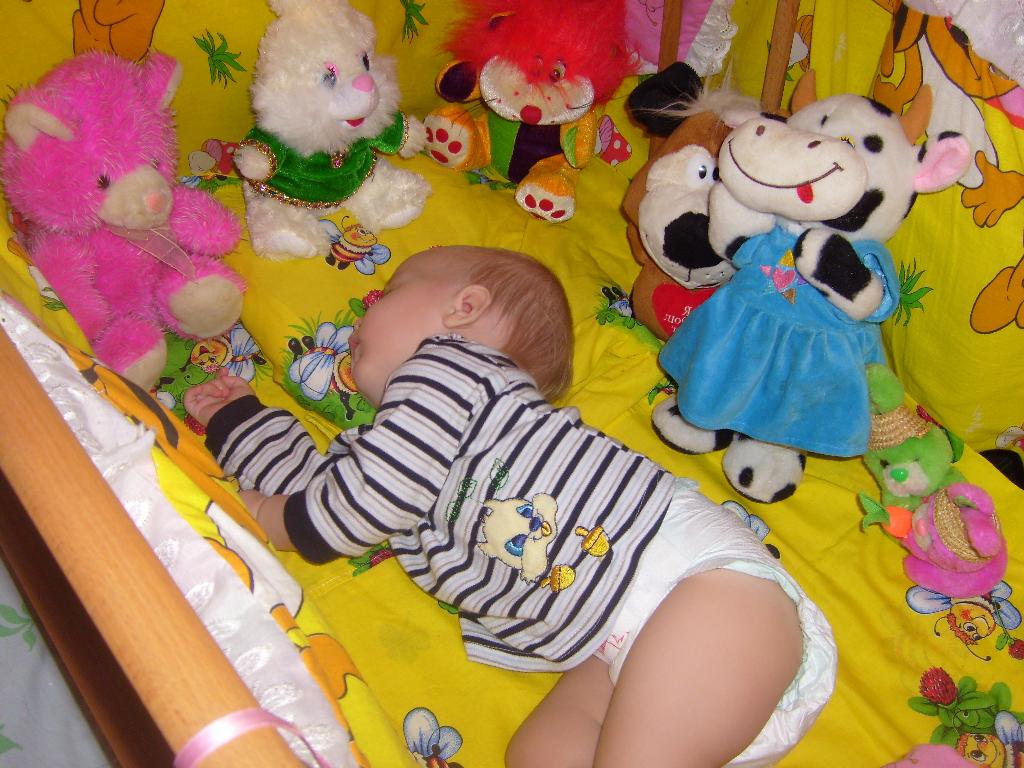 Детские спят усталые игрушки