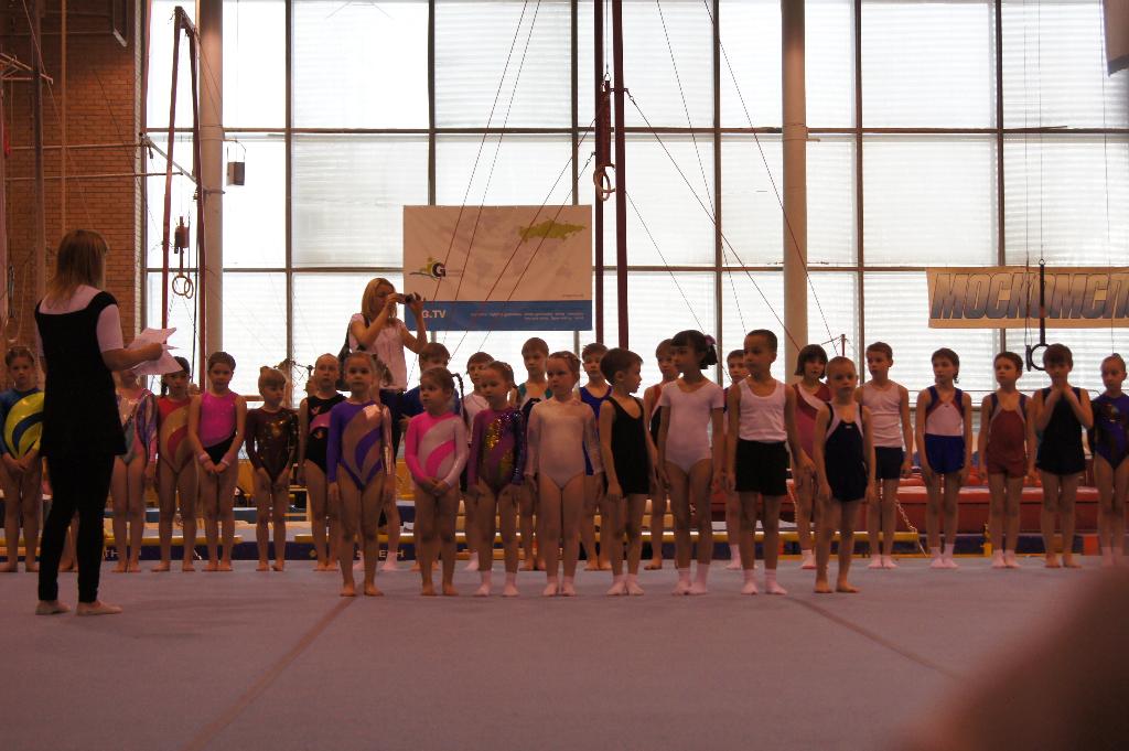 младшая группа. Соревнования по спортивной акробатике апрель 2011года